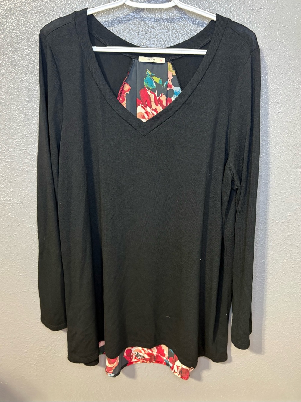 Le Lis Black Long Sleeve Top with Floral Back Panel size 2XL (SKU 270)
